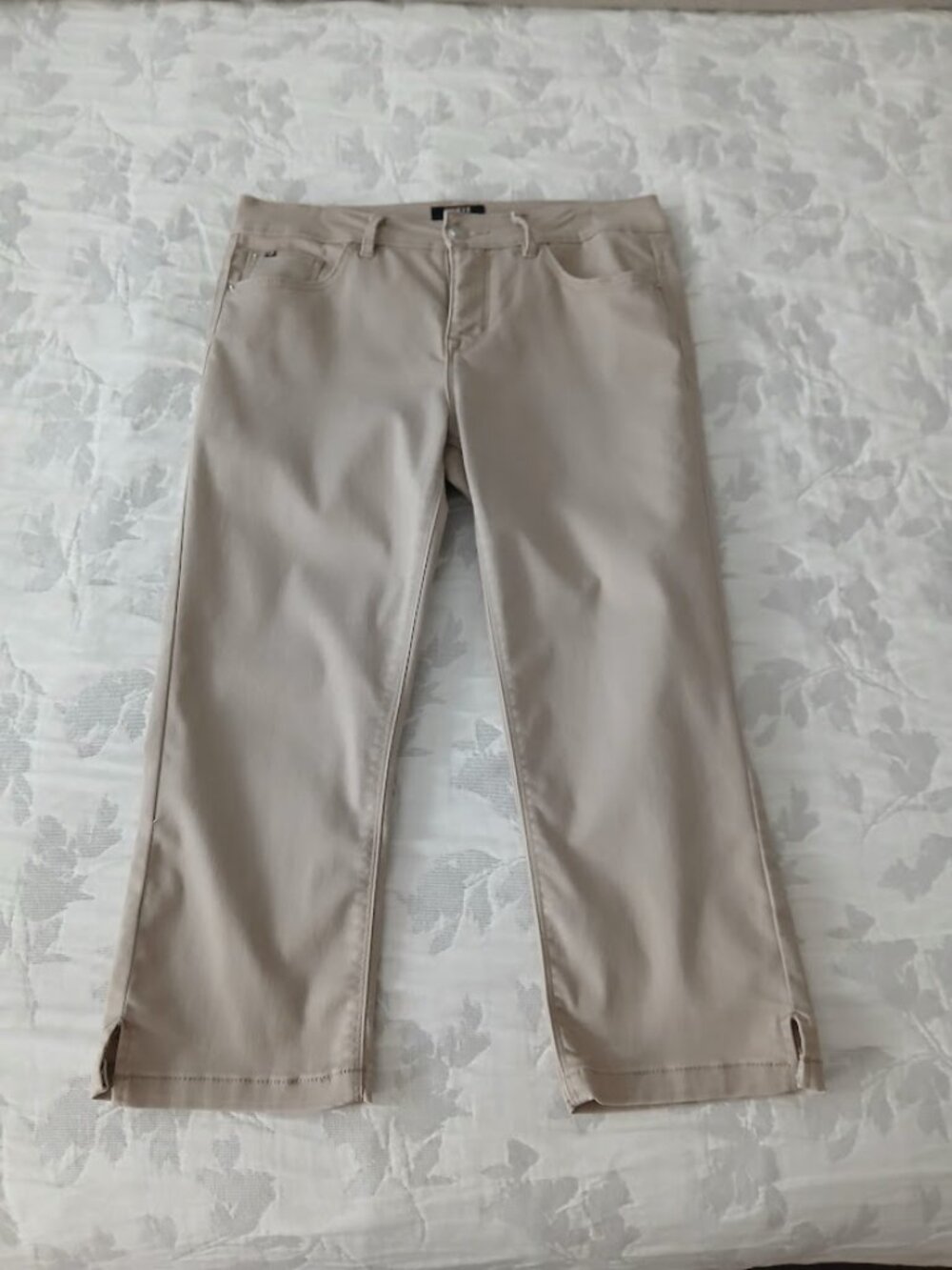 CURVE APPEAL - Cropped Stretchy Cotton Capri - size 8 - GREAT FIT!